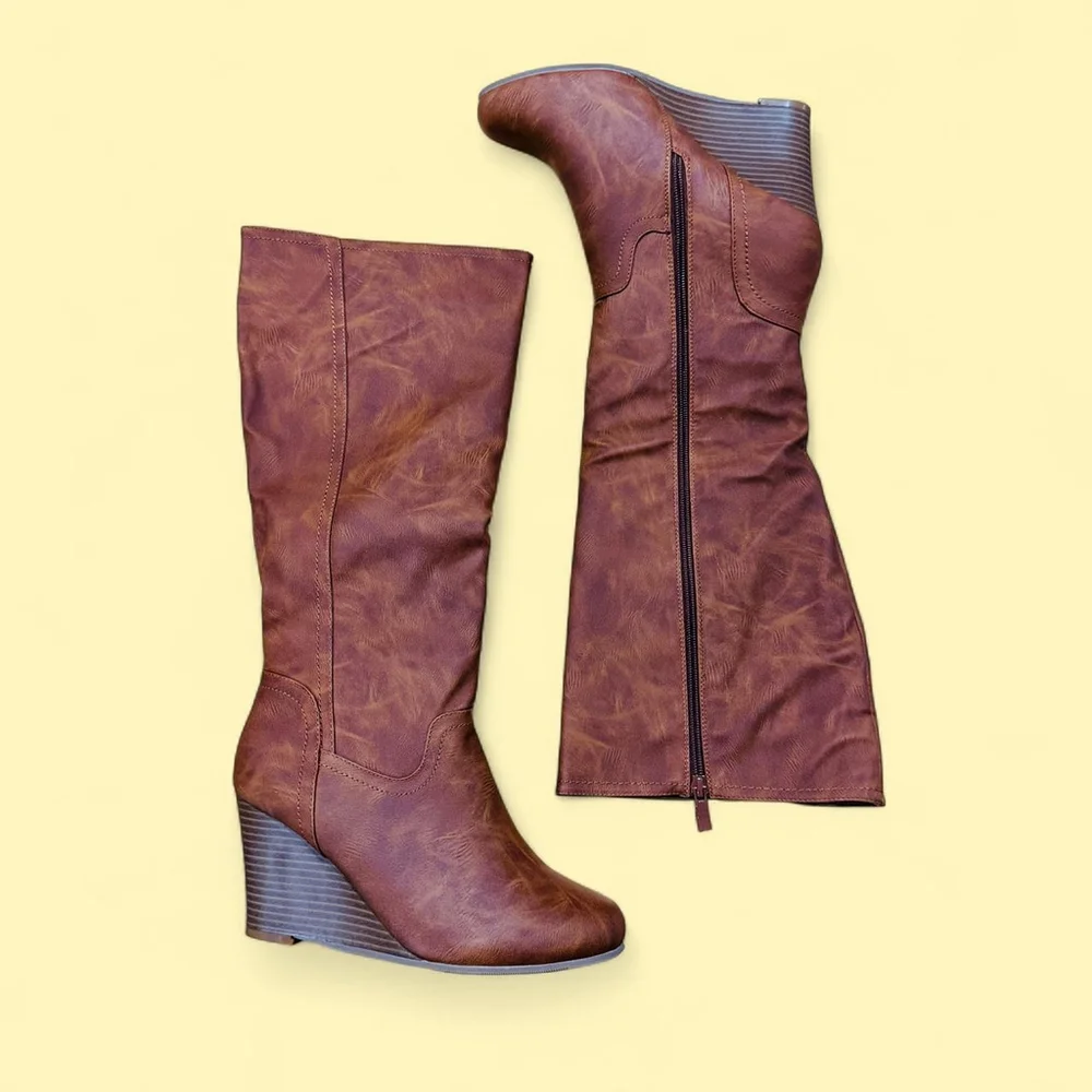 Preppy Western Faux Leather Brown Journee Langly Wedge Boot 9M